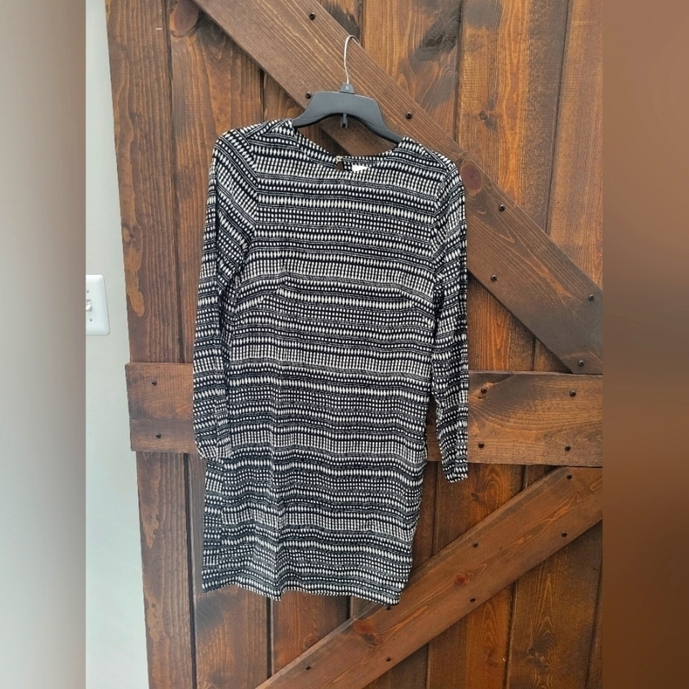 H&M Dress Black &  White Long Sleeve  Size 4